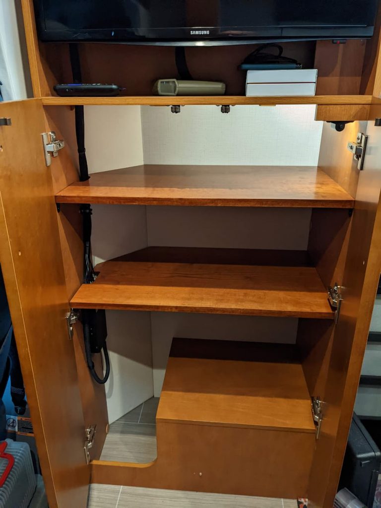 Add shelves to RV closet – Avoid Pitfalls!